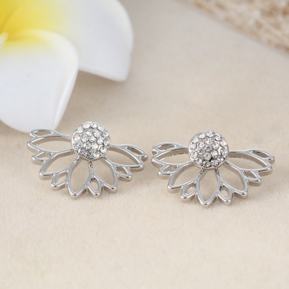 ‼LAST PAIR‼🎉🎊2X HP🎉🎊Silver Lotus Earrings - Picture 5 of 6